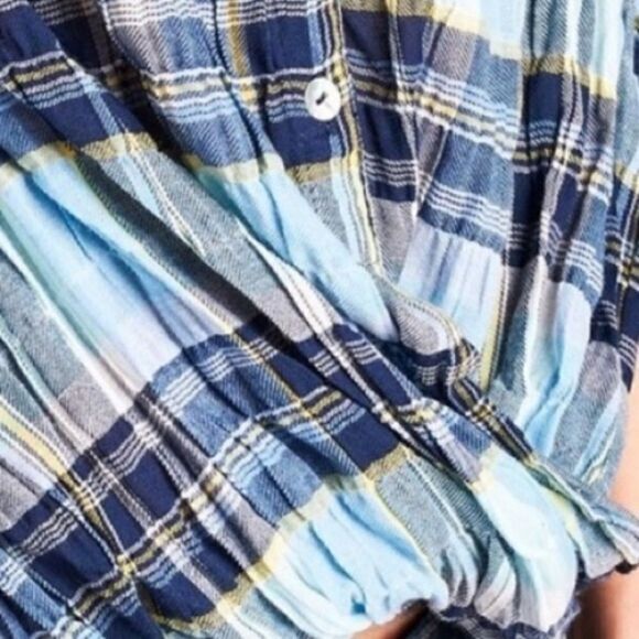 Lightweight Plaid Twist Front Top - Picture 7 of 12